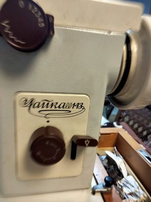 Швейная машинка Чайка