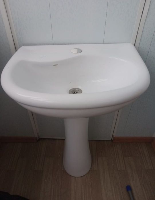 Продам раковину для ванной комнаты  5000 т
