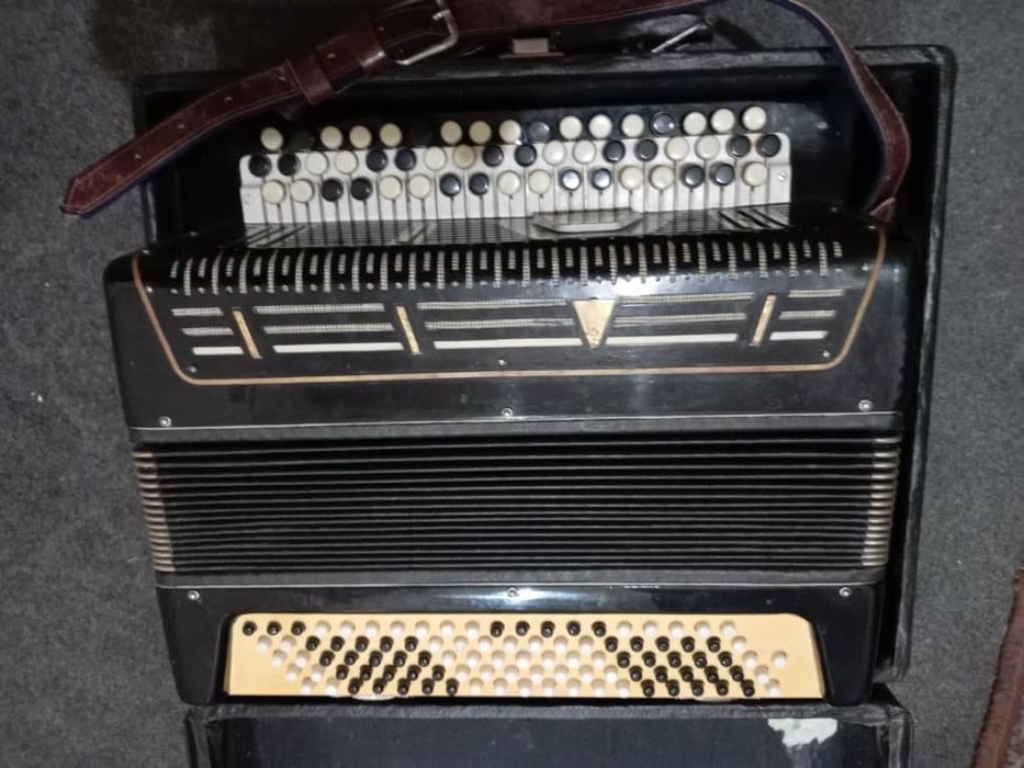 Продам баян Сармат