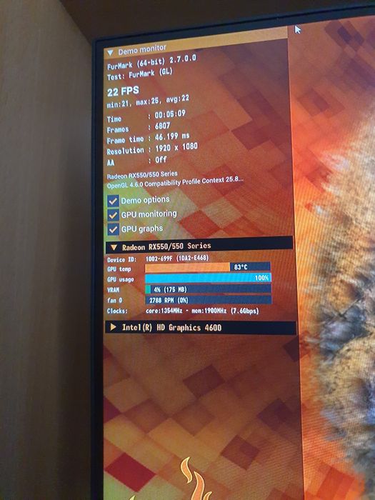 PC gaming  – Intel i5, 16GB RAM, RX 550, HDD 500GB, Win10 pro licenția