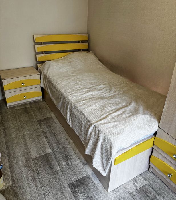 Продам спальный гарнитур