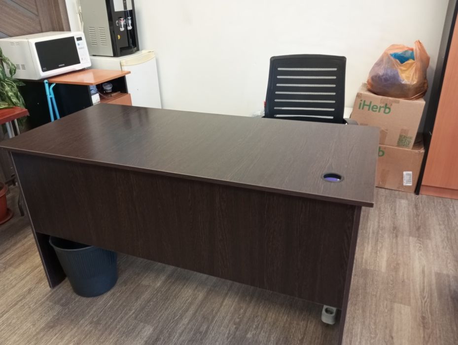 Продам офисные столы б/у, срочно!