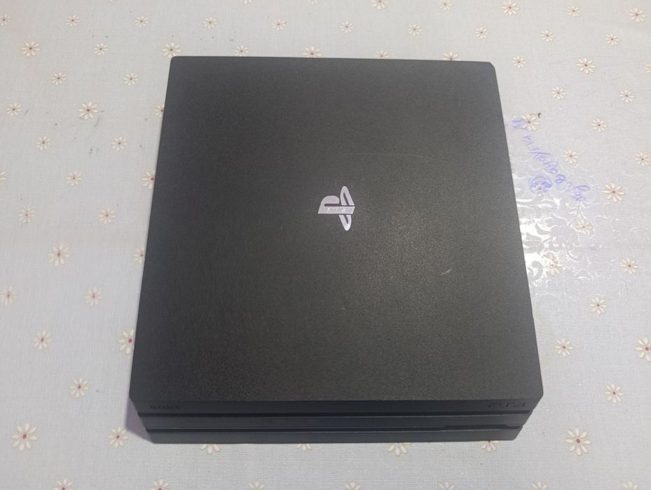 Play station 4 pro 1 Tb + 2 ta original joystik