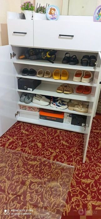 Prihojka shkafi oyoq kiyimlar uchun