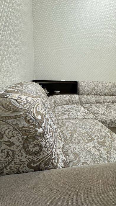 Диван , угловой . Для гостинной