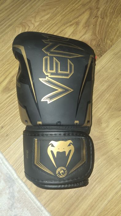 Боксерские перчатки