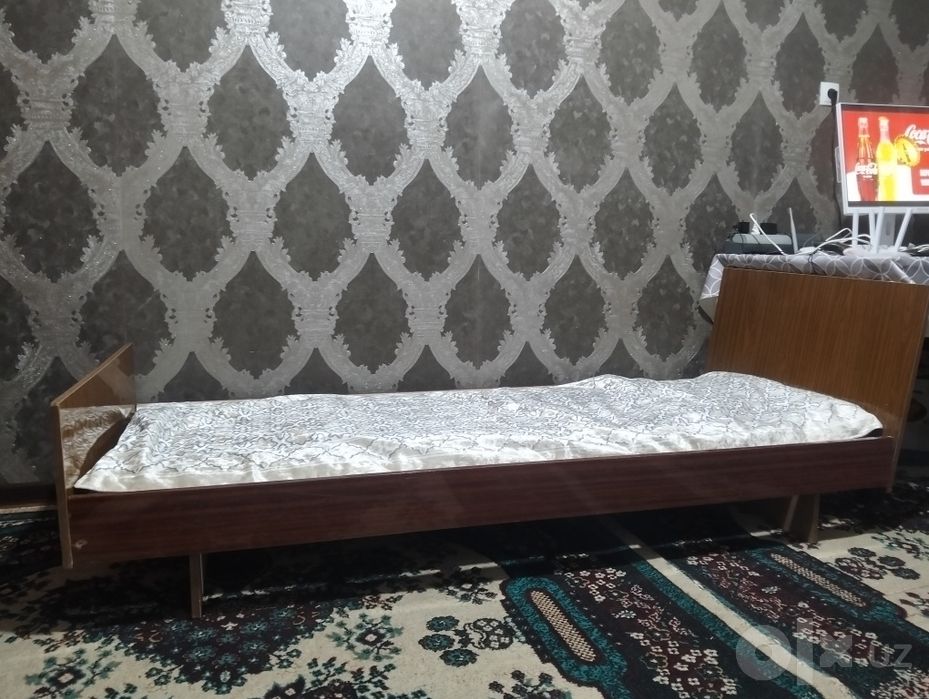 Divan sotiladi yumshoq purjinali