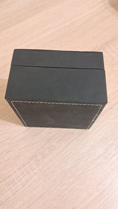 Часы ручные кварцевые