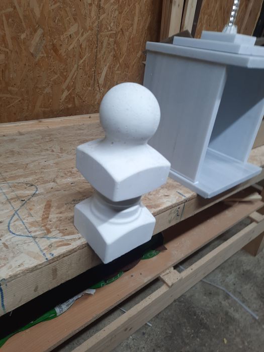 Stâlpișori monumente funerare/cimitir 40 lei