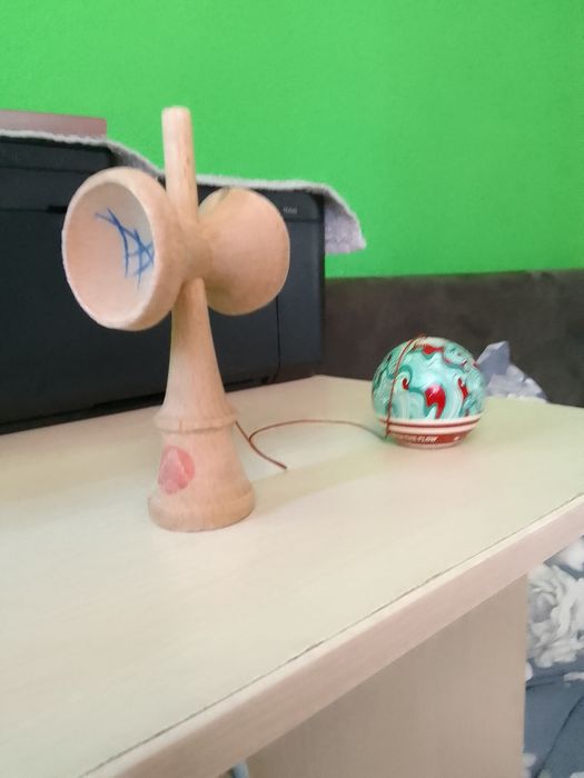 Kendamă europ originală    pret negociabil!