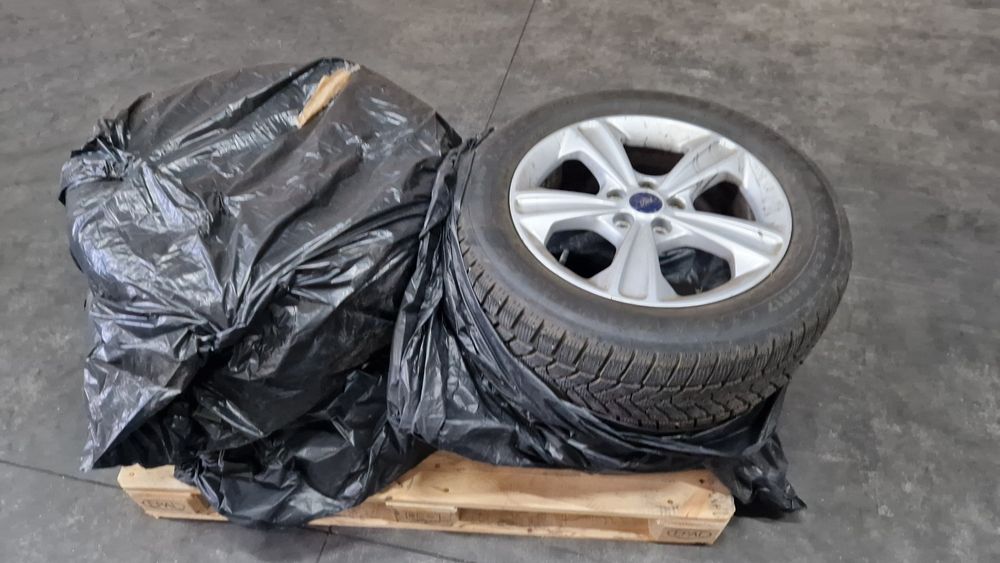 Set 4 jante Ford Kuga cu anvelope  iarna Dunlop 235/55R17