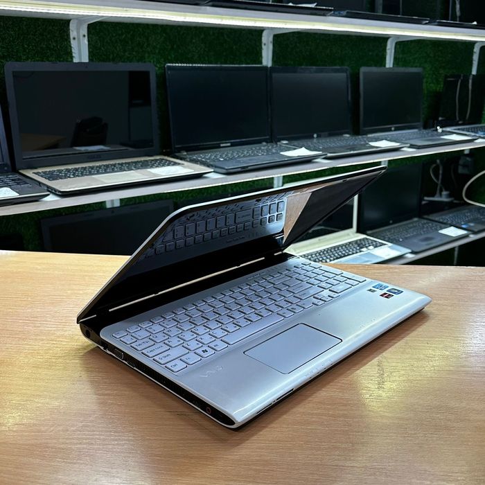 Ноутбук Sony Vaio для офиса шустрый  Core i3/8Gb SSD 128Gb+1тб