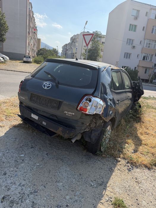 Toyota Auris На Части
