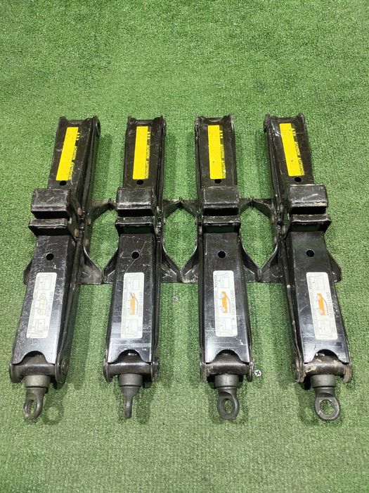 Продам Оригинальный домкрат на Минивэн