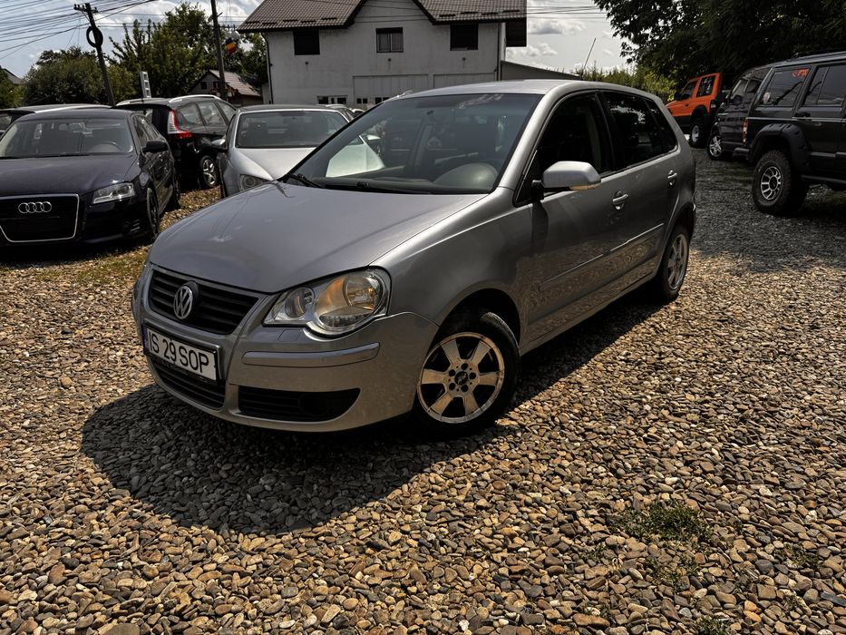 VOLKSWAGEN Polo