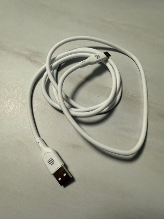 USB-A to USB-C кабел