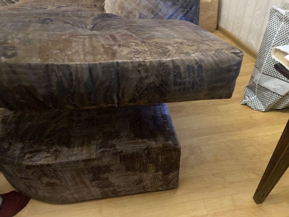 Продам диван угловой и кресло