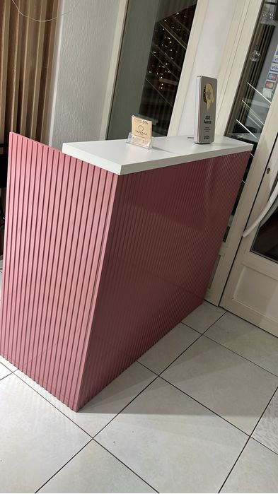 Продам ресепшен в хоршем состоянии