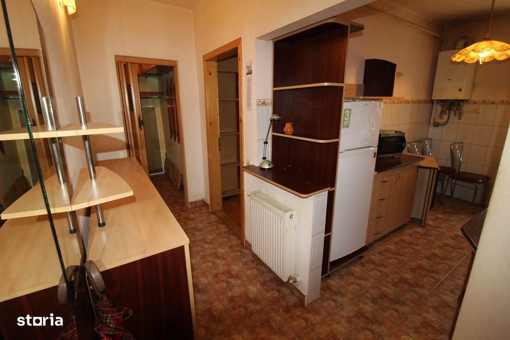 Vând apartament 3 camere în Hunedoara, zona OM-Pța. Eliberării, 64 mp
