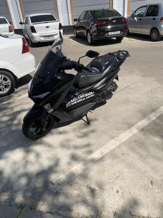 Продам скутер n max