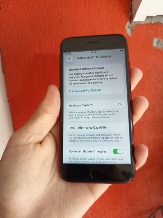 iPhone SE 2020 Roșu Perfect Funcțional Și În Condiție Estetică Buna