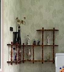 Деревянные полки ручной работы.