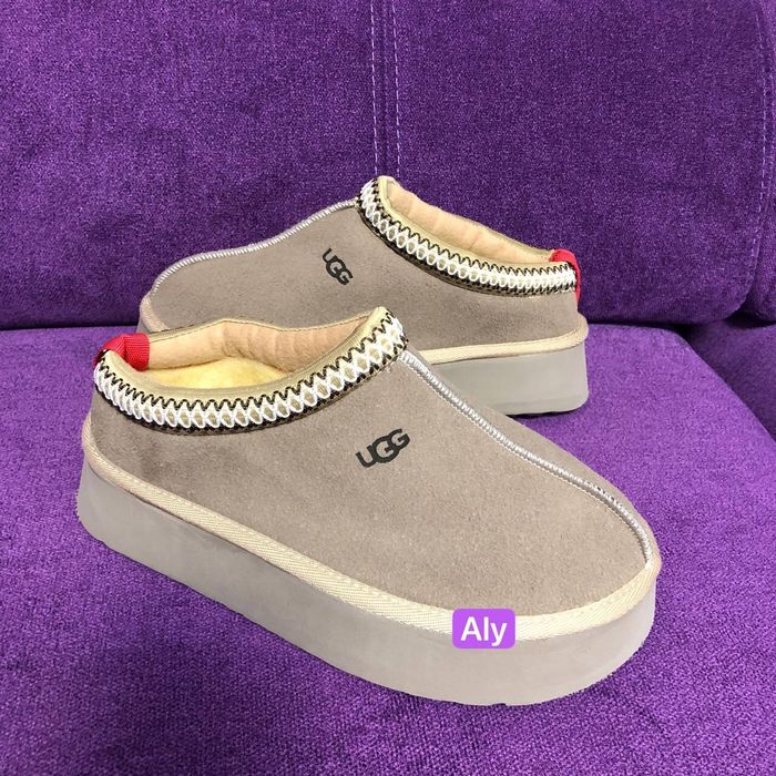 Vând UGG tazz noi