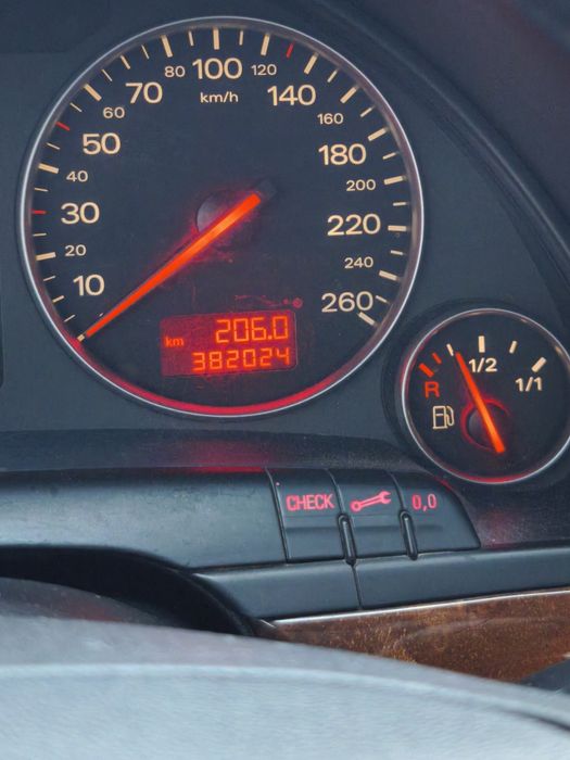 AUDI A4 2004 — imagine 4