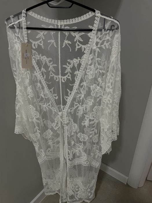 Разпродажба на бански,плажни чанти,шапки,бандани ,парео