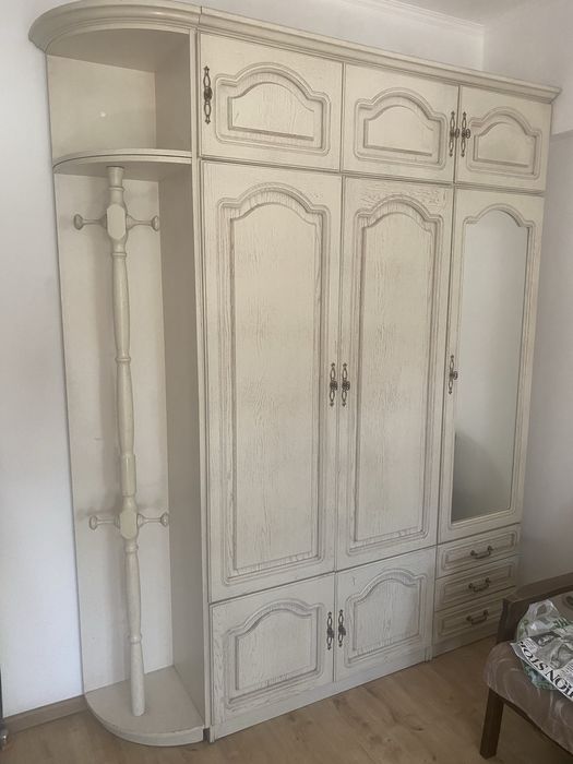 Продаю прихожую мебель