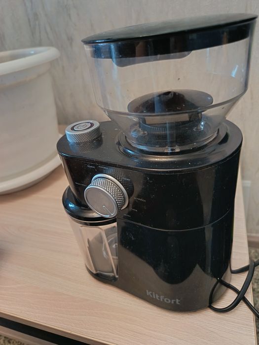 Прдам кофемолку "Kitfort"