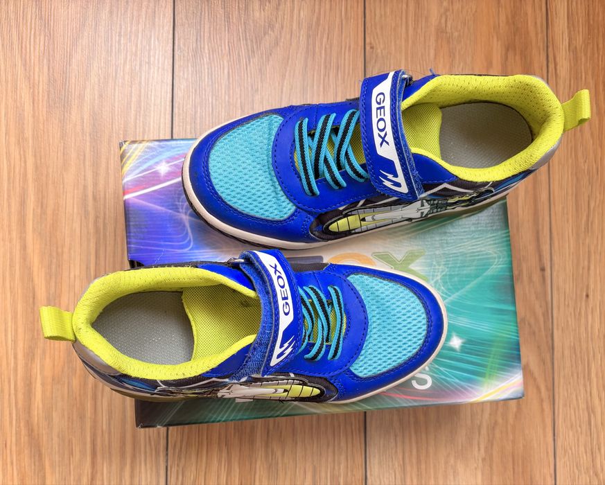 Vand adidasi Geox Lights