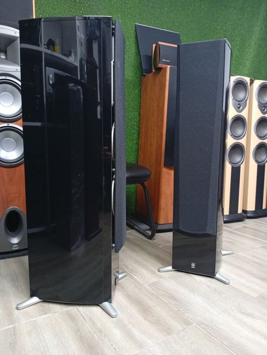 Тонколони YAMAHA NS-555 Black piano liqueur