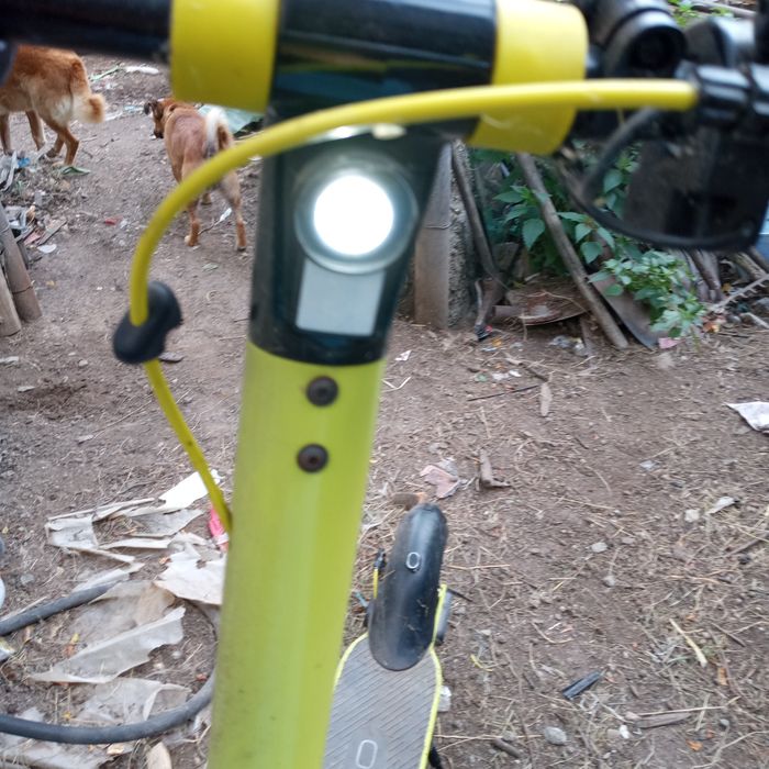 Trotineta lexgo r 95 lime stare foarte bună doar că are pana