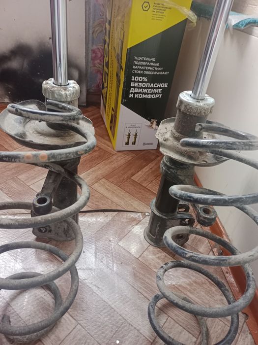 Продам стойки с пружинами