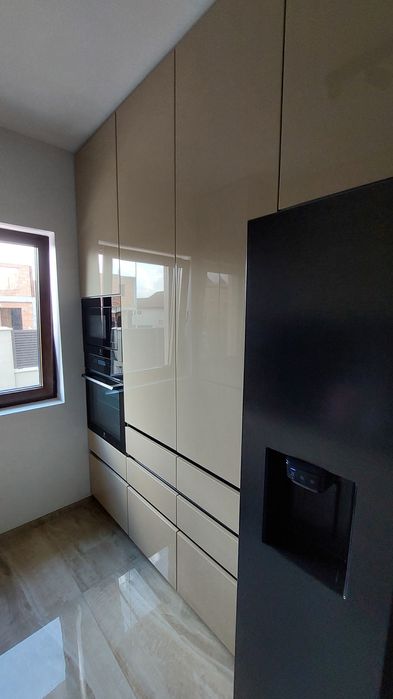 Mobilă la comandă – bucătărie la comandă, dressing, dulap, mobilier living