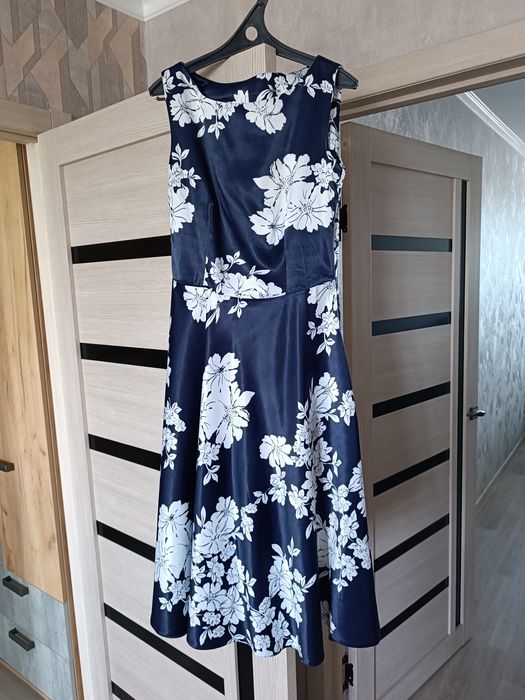 Платье миди продам