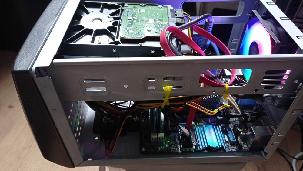 Продавам компютър