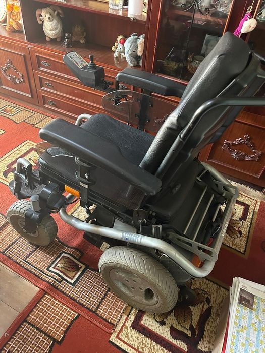 Carucior electric pt persoane cu dizabilitati