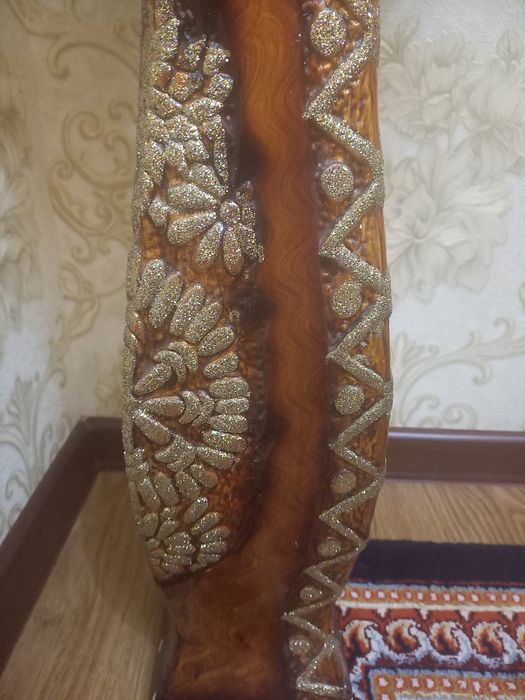 Gul vaza  uy bezatish uchun