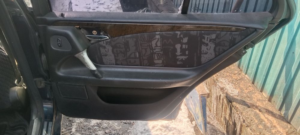 Дверные карты Мерседес 210й