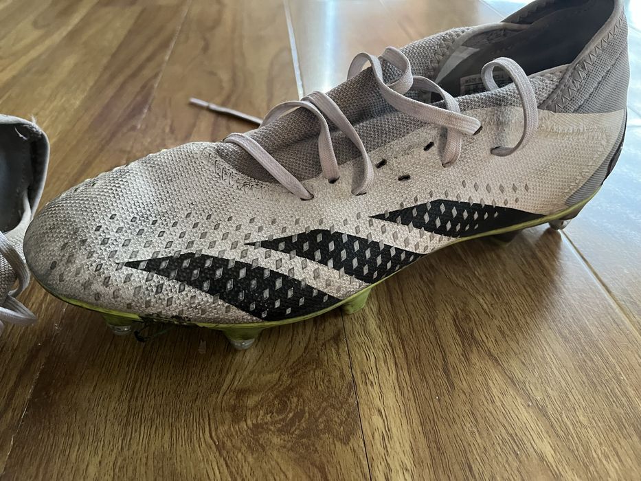 Vand ghete fotbal predator adidas