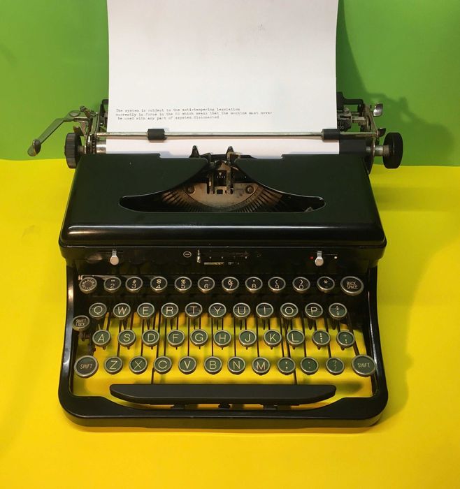 Винтидж пишеща машина Royal Portable Модел O 1934 г. Работеща !