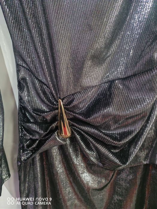 Рокля в сребърен цвят