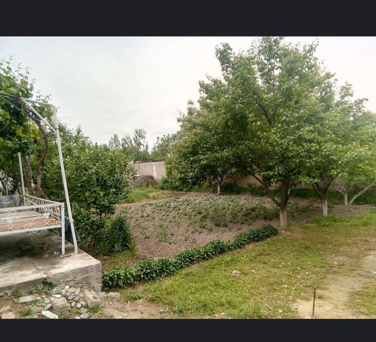 Ховли сотилади !