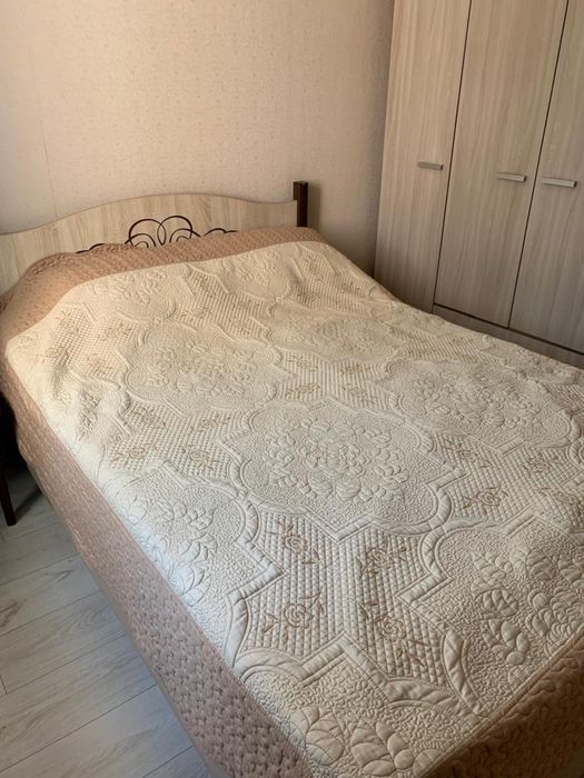Кровать с матрасом, шкаф