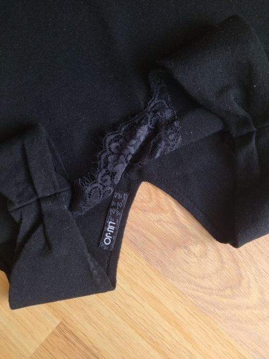 Плетена и еластична рокля на Liu Jo