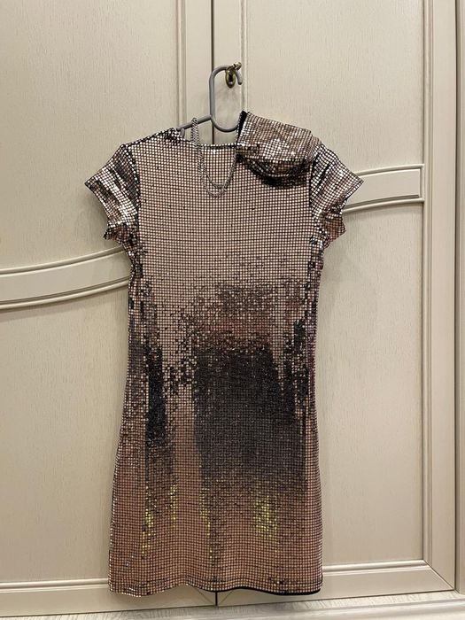 Продам блестящее детское нарядное платье