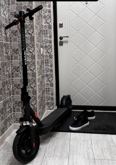 Продам самокат Xiaomi electric scooter elite