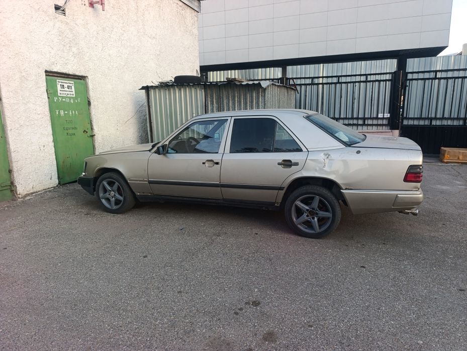 Mercedes 124 на ходу